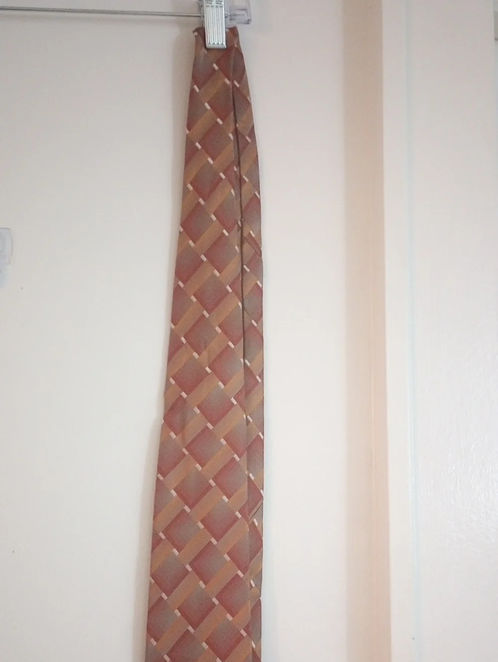 Croft And Barrow 100% Silk Classic Men’s Woven Pattern Tie in Rust Maroon Tan